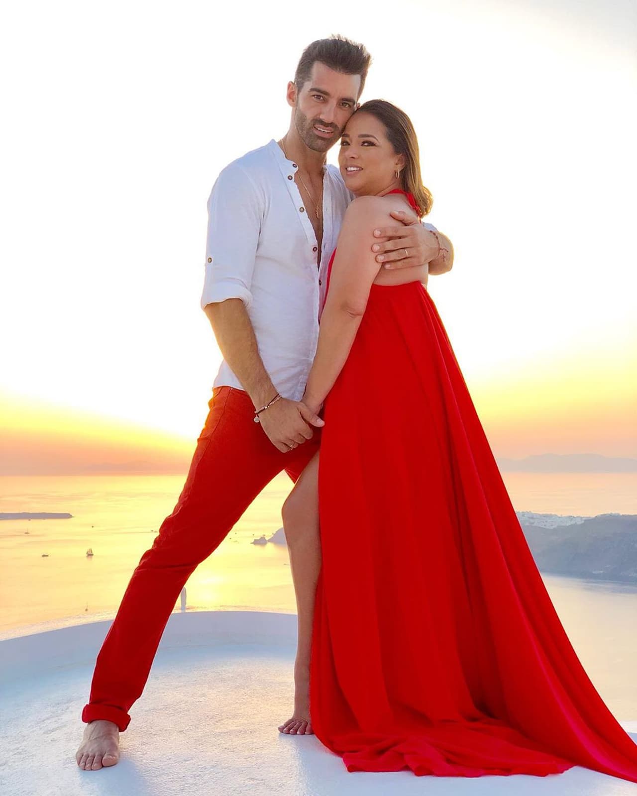 Adamari López revela cómo mantiene viva la llama del amor con su pareja Toni Costa