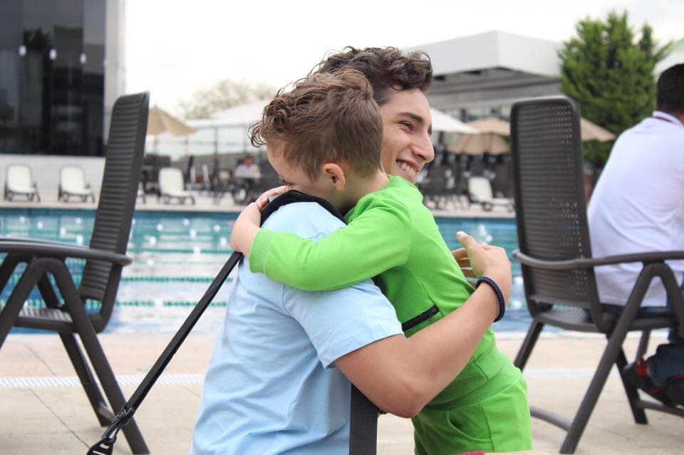 ‘Arqui’ es el hermano mejor de ‘Aristóteles Córcega’.