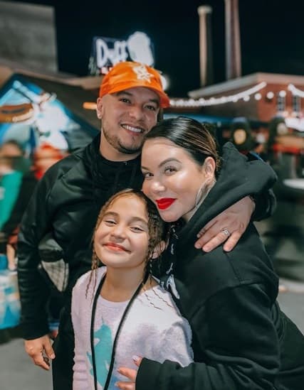 Chiquis Rivera se convirtió en la nueva madrastra de Victoria, la primera hija de su esposo Lorenzo Méndez.