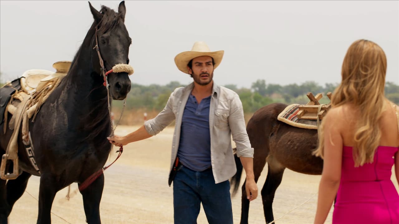 Ella espera una camioneta de lujo con aire acondicionado, pero Santos la recibe a caballo y con una mula para llevarse sus cosas.
