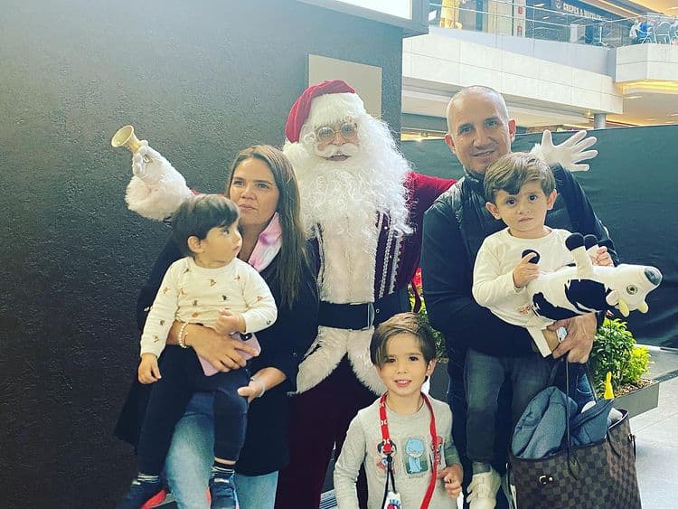 En compañía de su familia, el actor Plutarco Haza agradeció en su cuenta de Instagram el poder estar en compañía de sus seres queridos este año.