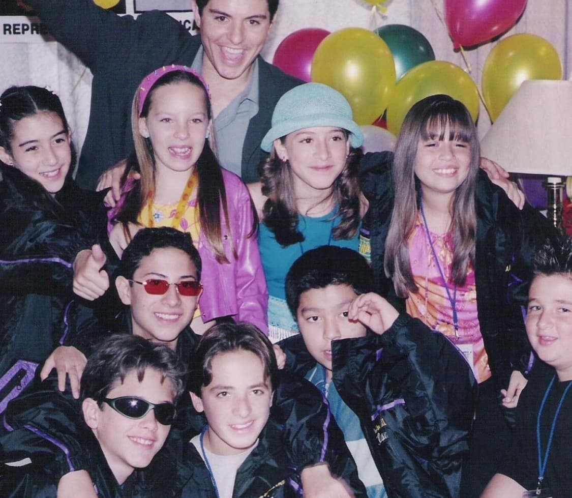 En el año 2000, Santana formó parte de la telenovela 'Amigos x Siempre' en el papel de 'Gilberto Sánchez-Gavito', quien hacía el papel del tierno hermano de la malvada 'Renata', la villana infantil de la telenovela. No obstante, pocos saben que Santana comenzó su carrera actoral en el programa 'Plaza Sésamo', en la década de 1990.