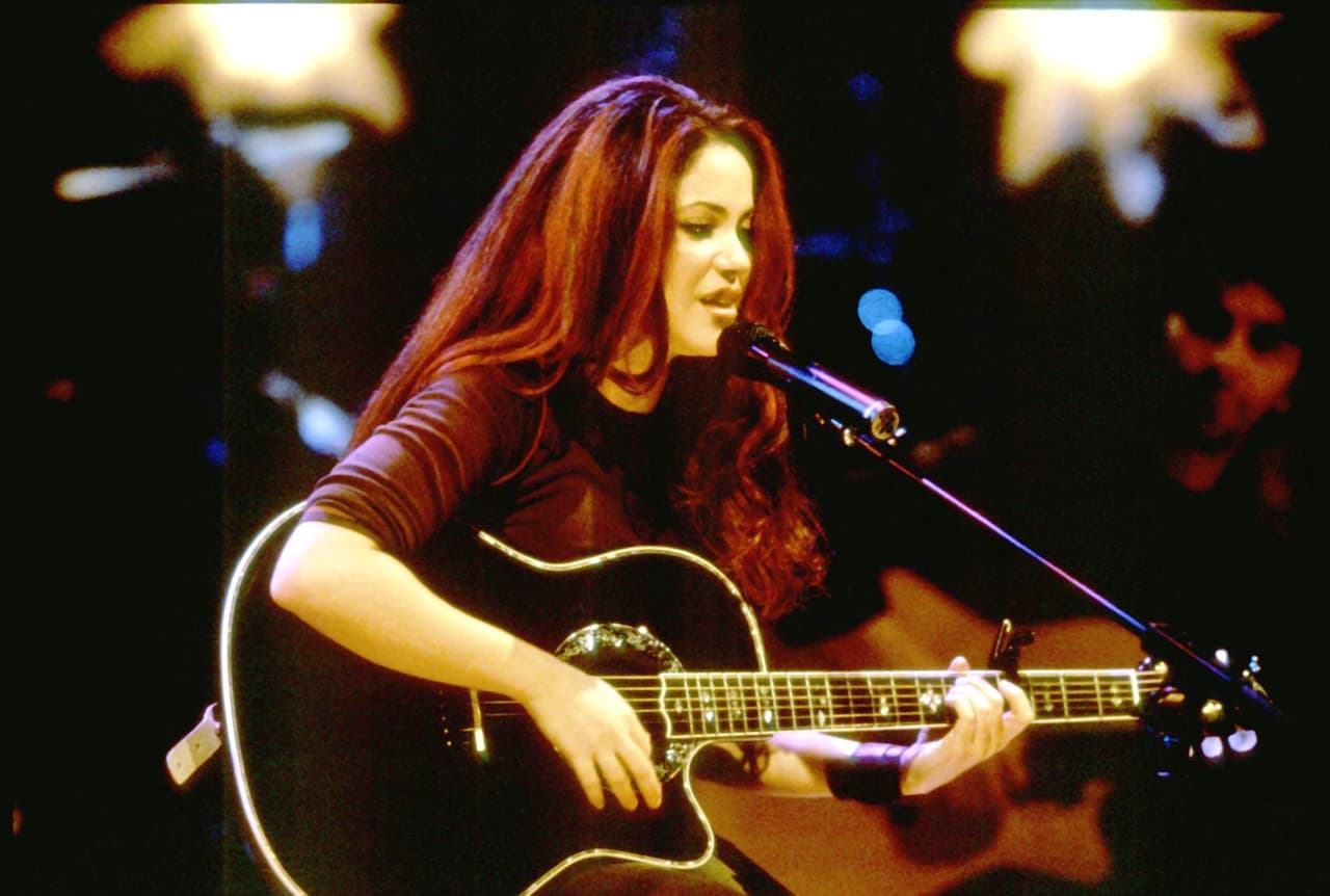21-FEBRERO-2002. SHAKIRA.