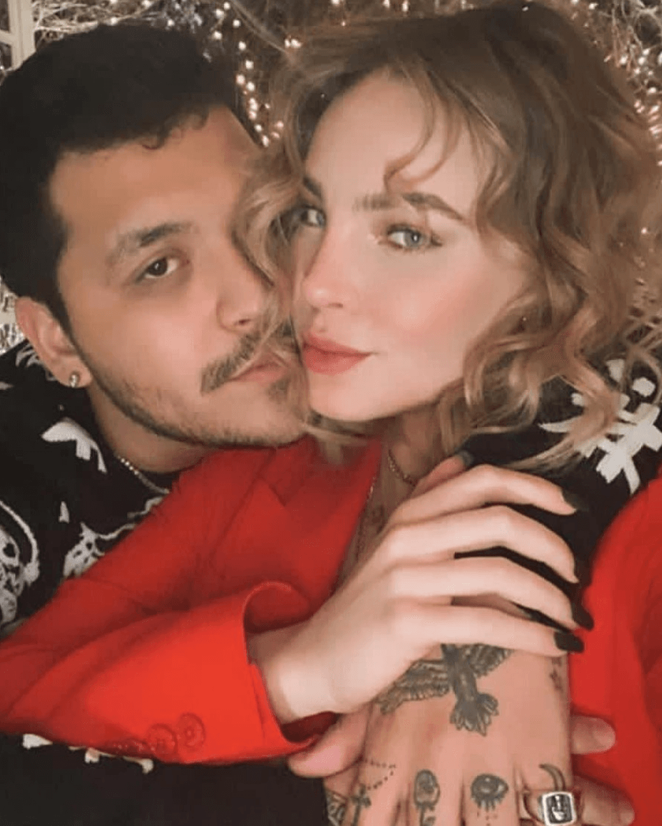 Esta relación ha sido muy sonada, pues Belinda suele ser muy privada con su vida privada, pero desde que inició un romance con el cantante nacido en Coborca, Sonora, la también actriz se ha dejado ver muy feliz junto a él en su cuenta oficial de Instagram.