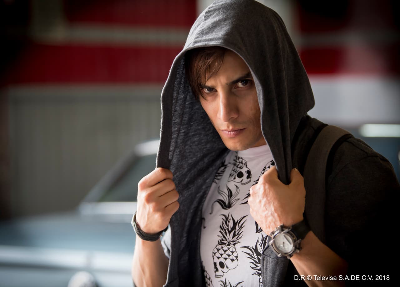 Álex Perea recuerda cómo encontró el amor en el set de Sin Miedo a la Verdad