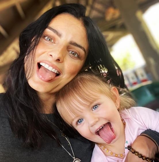 Aislinn Derbez comparte la manera en la que Kailani se relaja y más cuando está de malas