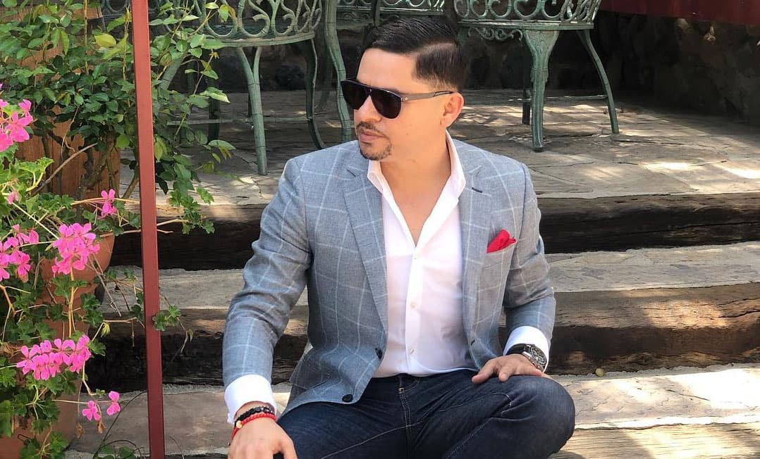 Larry Hernández estalla contra el regional mexicano y pide sea como el reguetón