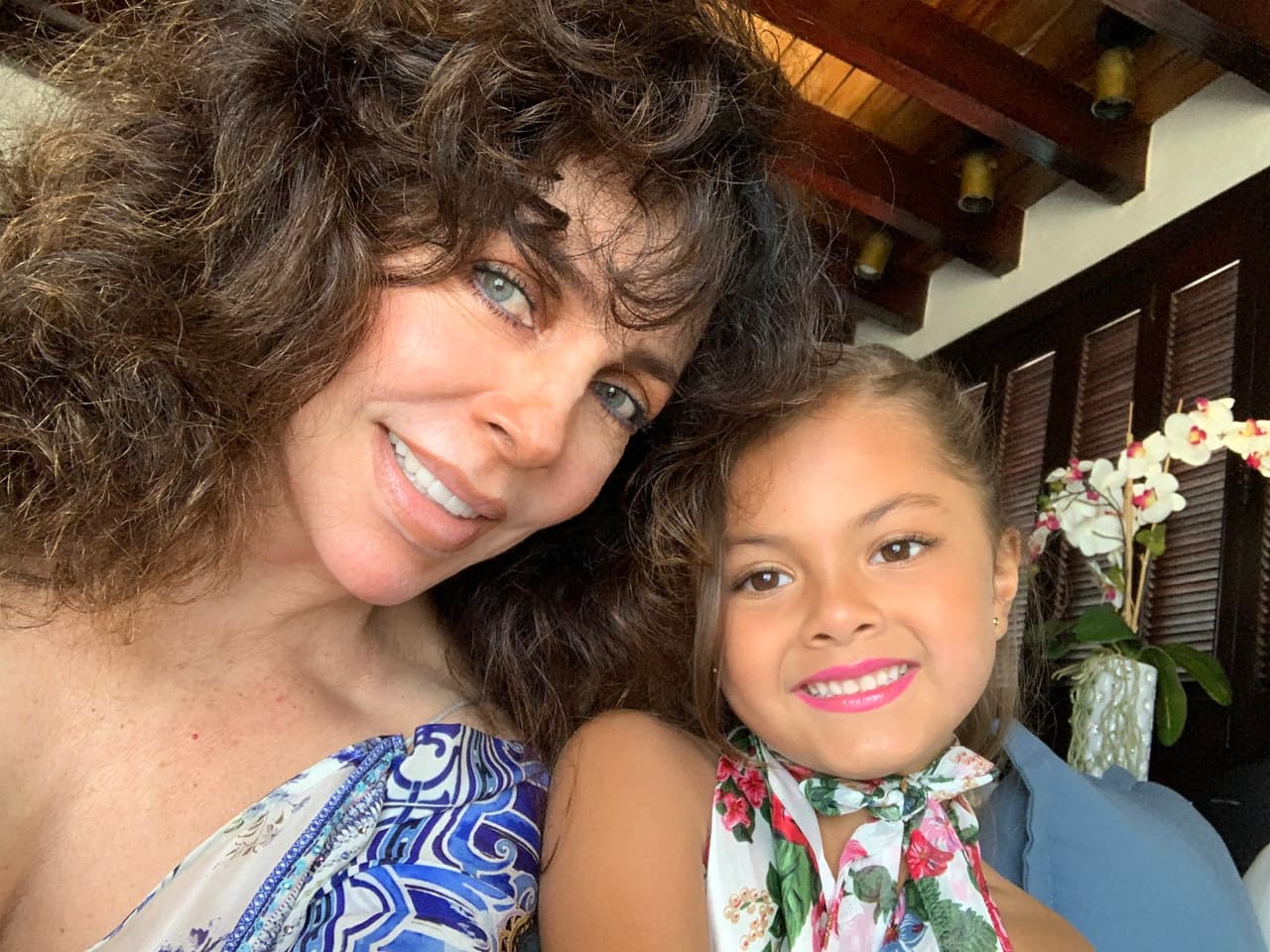 Tras escándalo con Yolanda Andrade, Verónica Castro reaparece con tierna foto junto a su nieta