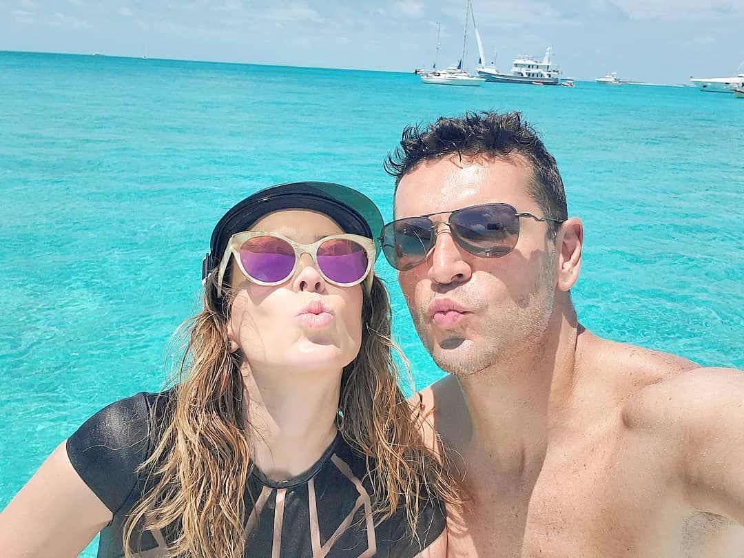 Jacky Bracamontes defiende a su esposo tras ser criticado por supuestamente poner en riesgo la vida de su hija