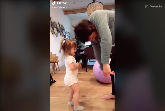 La nueva casa de Mauricio Ochmann en Los Ángeles tiene pisos de madera, vigas del mismo material y decoraciones sencillas.