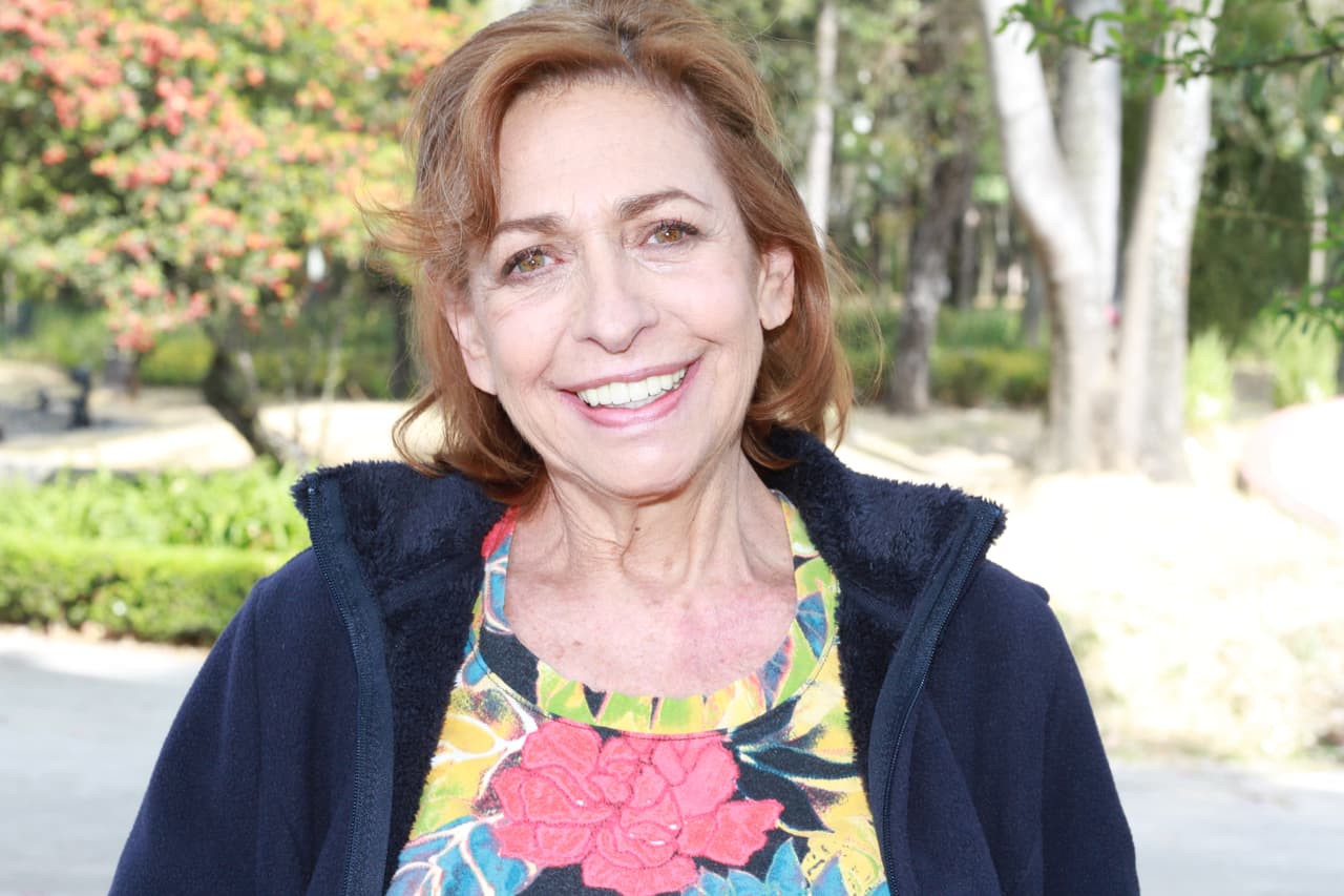 La primera actriz, Raquel Pankowsky, participa en este episodio, donde es la dueña del vivero donde Jessi y Alex trabajan.