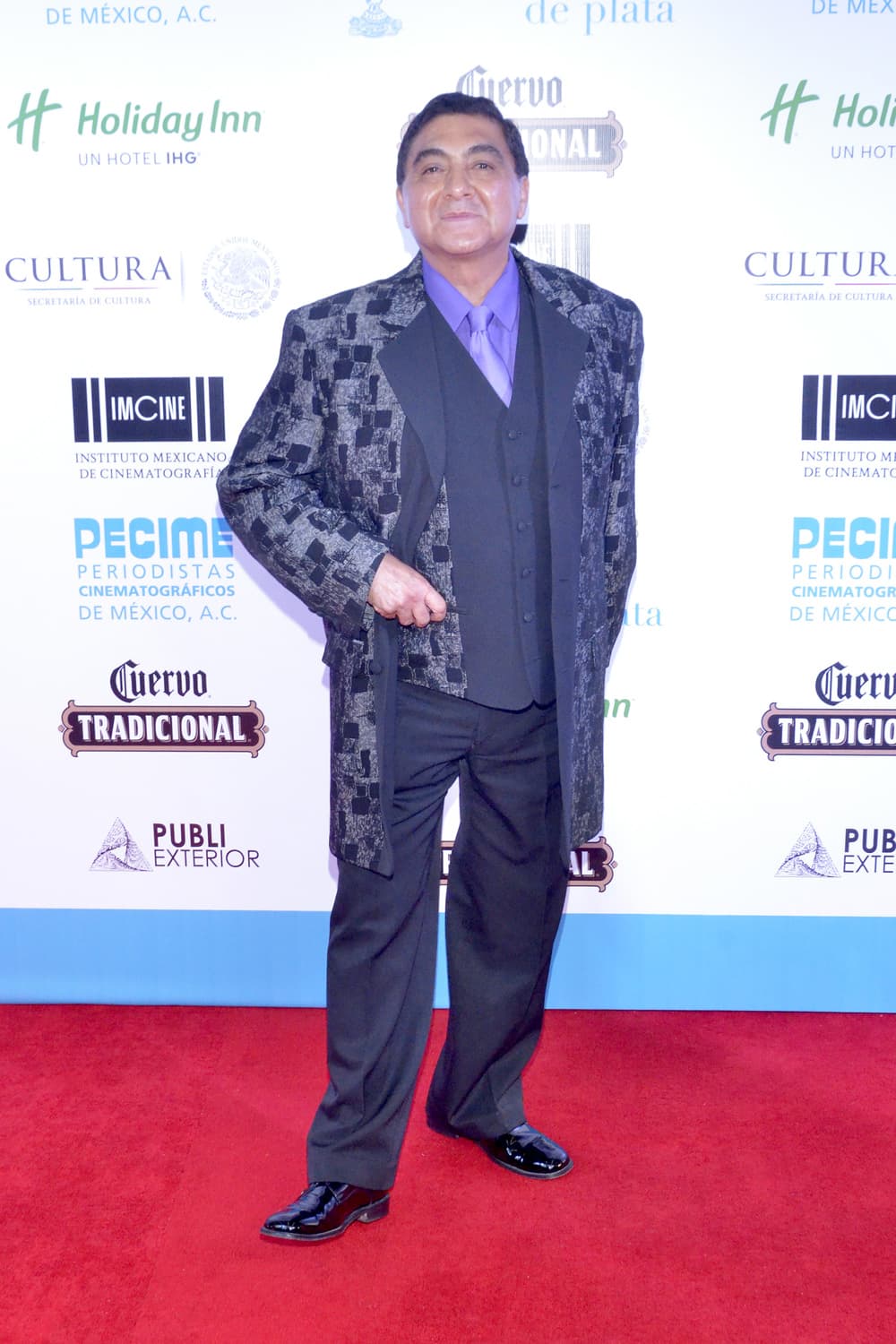 Carlos Bonavides en la alfombra roja de las Diosas de Plata