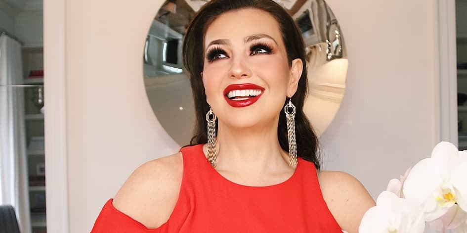 Thalia publica fotografía sin maquillaje