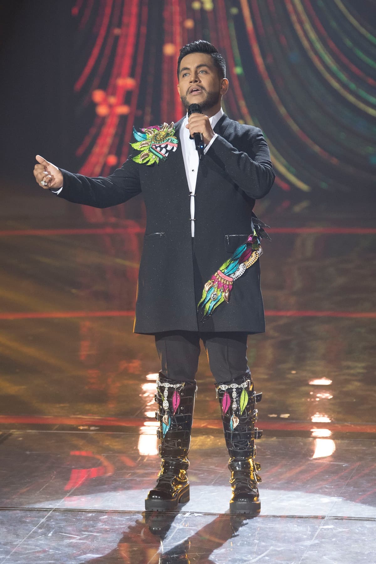Conoce a Luis Adrián, El Campeón de Canto que impactó con la potencia de su voz en El Retador