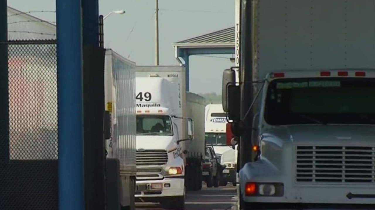Texas investiga escuelas de choferes de carga por presunta falta de capacitación a conductores que no hablan inglés