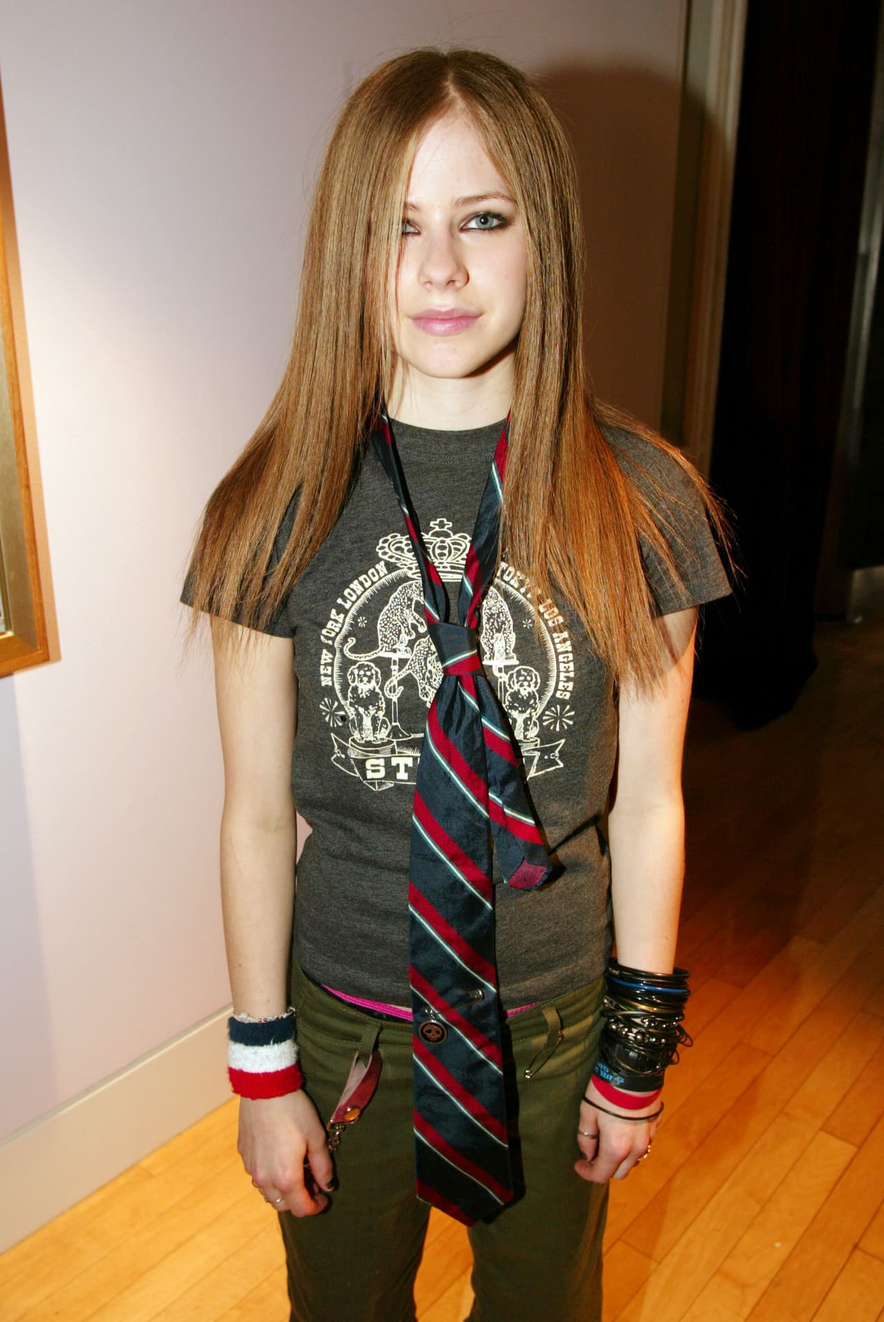 Después del éxito arrasador que Avril Lavigne tuvo con sus primeras canciones como "Complicated" o "Sk8erboi", comenzó a rumorearse que la intérprete había fallecido y que su disquera decidió reemplazarla con una doble, que supuestamente se llamaba Melissa. La teoría se dio debido a que sus fans creían que se había suicidado tras entrar por una severa depresión por la muerte de su abuelo, pero el show debía continuar.