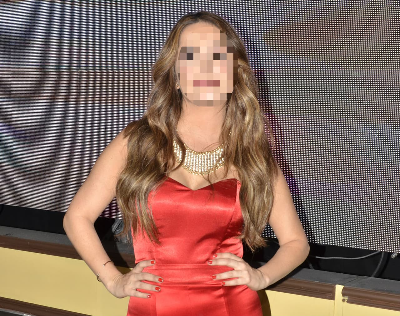 ¡Sexy protagonista de telenovelas aparece en topless junto a su hijo!