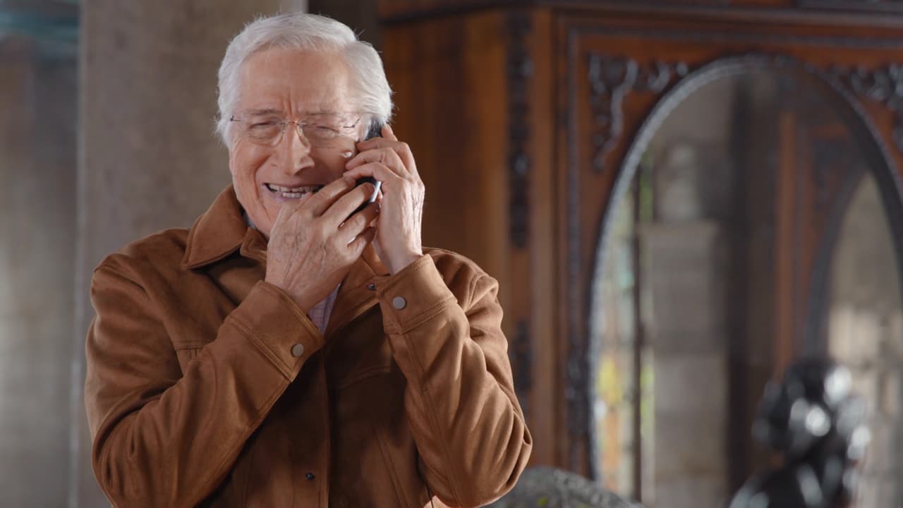 Carlos Bracho se integra a la telenovela "S.O.S Me estoy enamorando" para dar vida a 'Estanislao', abuelo de 'María', interpretada por Tamara Vallarta. El reconocido actor regresa a la pantalla chica tras haber participado en "Mi marido tiene más familia" en 2018.