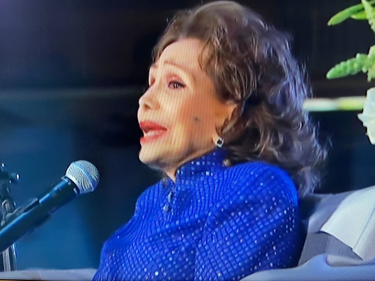 En más de 60 años María Victoria ha sido puntual en esta tradición y en este año no podía faltar. “Gracias que me diste licencia para volver a este contigo. Gracias y que nunca nos olvides”, dijo la actriz y cantante justo para interpretar “Que hermosura tan bella”.