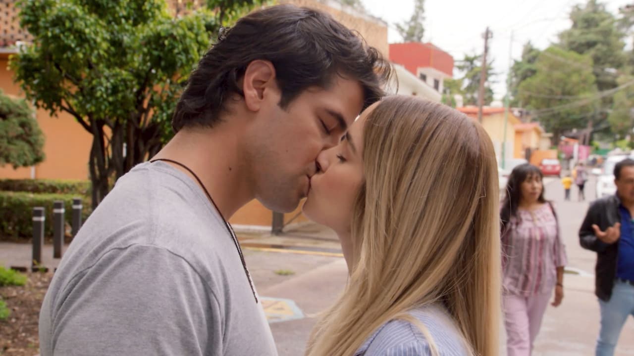 Ángel besa a Helena