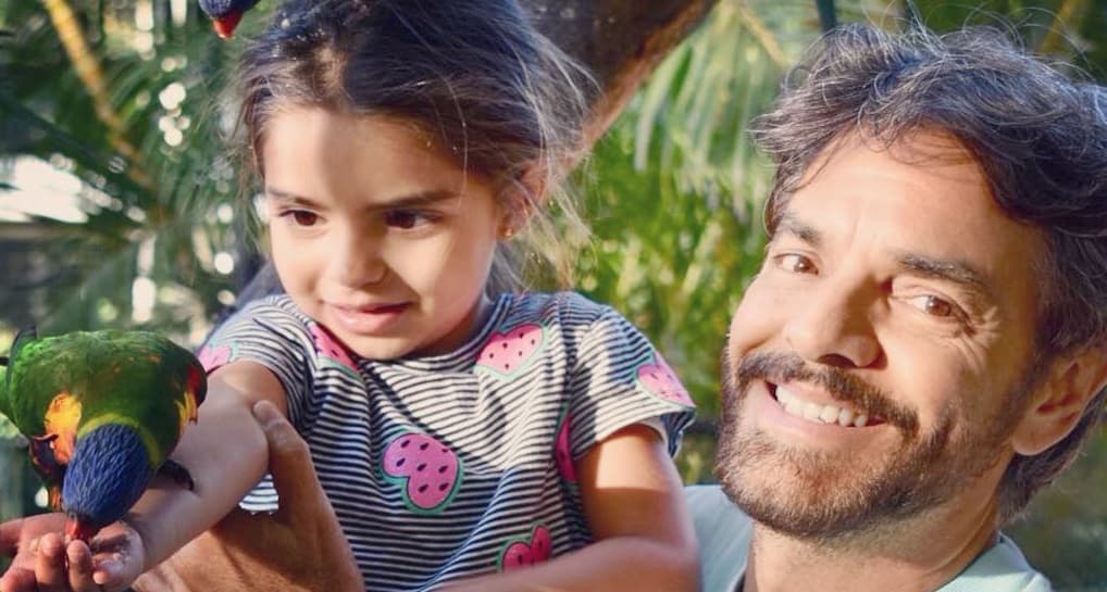 Eugenio Derbez enseña a Aitana a cantar como María Victoria para que no se le olvide el español