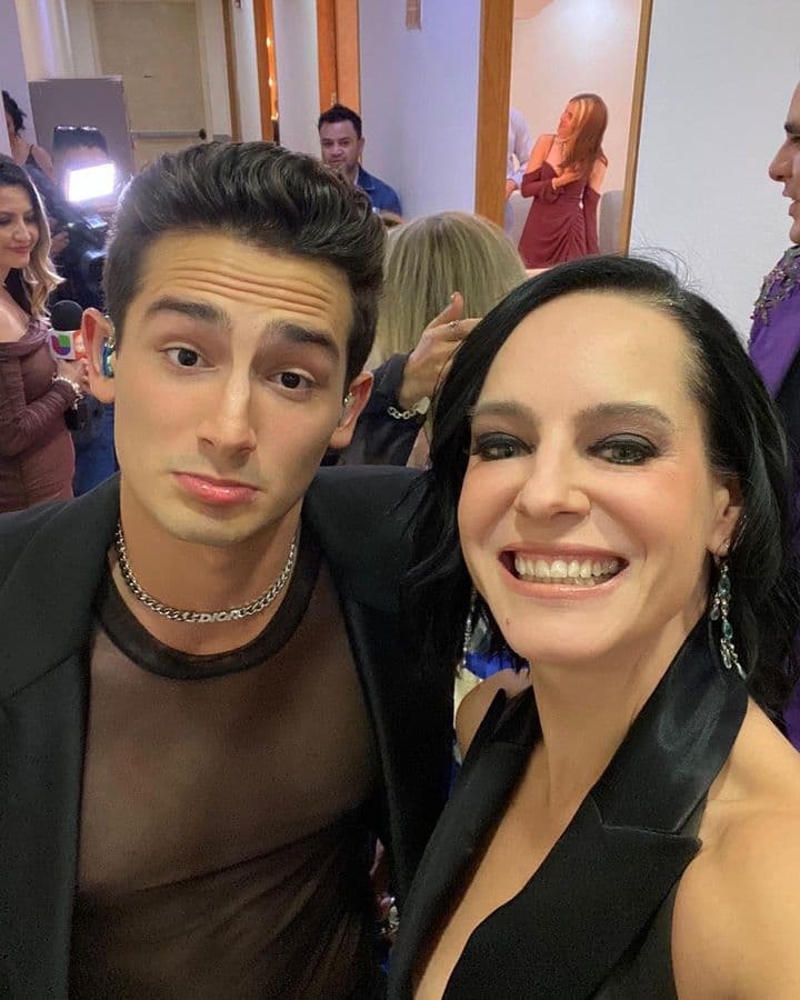 Emilio Osorio y Gaby Platas se reencuentran en la presentación de la telenovela 'El amor invencible'.