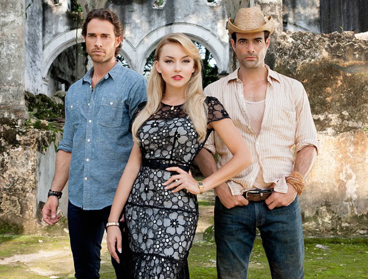 Lo que la vida me robó se estrenó en 2013 con las actuaciones de Angelique Boyer, Sebastián Rulli y Luis Roberto Guzmán.