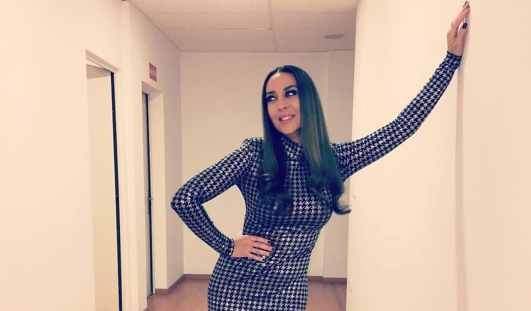 Mónica Naranjo sorprende con candente desnudo