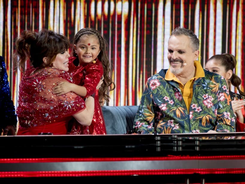 Hace casi un año, la pequeña viajó desde su natal Colombia a México para sorprender a Verónica durante la pasada edición de Pequeño Gigantes, donde además de cantar, confesó que le gustaría ser como ella. “Quiero ser actriz como mi abuela, me encanta”, declaró Rafaela. Además aseguró que heredó el gusto por bailar de la protagonista de telenovelas.