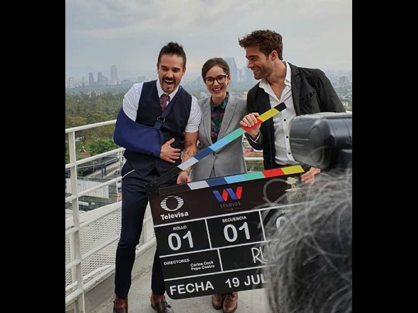 Desde el claquetazo de la novela, el pasado 20 de julio, los actores no haJosé Ron compartió una serie de fotografías junto a la protagonista de Rubí, las cuales demuestran la gran química que hay entre ellosn dejado de compartir imágenes de algunos llamados.