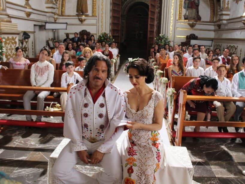 A pesar de ser muy diferentes, el amor triunfó y ‘Susana’ y ‘Pancho’, de la telenovela ‘Mi marido tiene más familia’ (2018-2019), celebraron su boda en compañía de sus hijos.