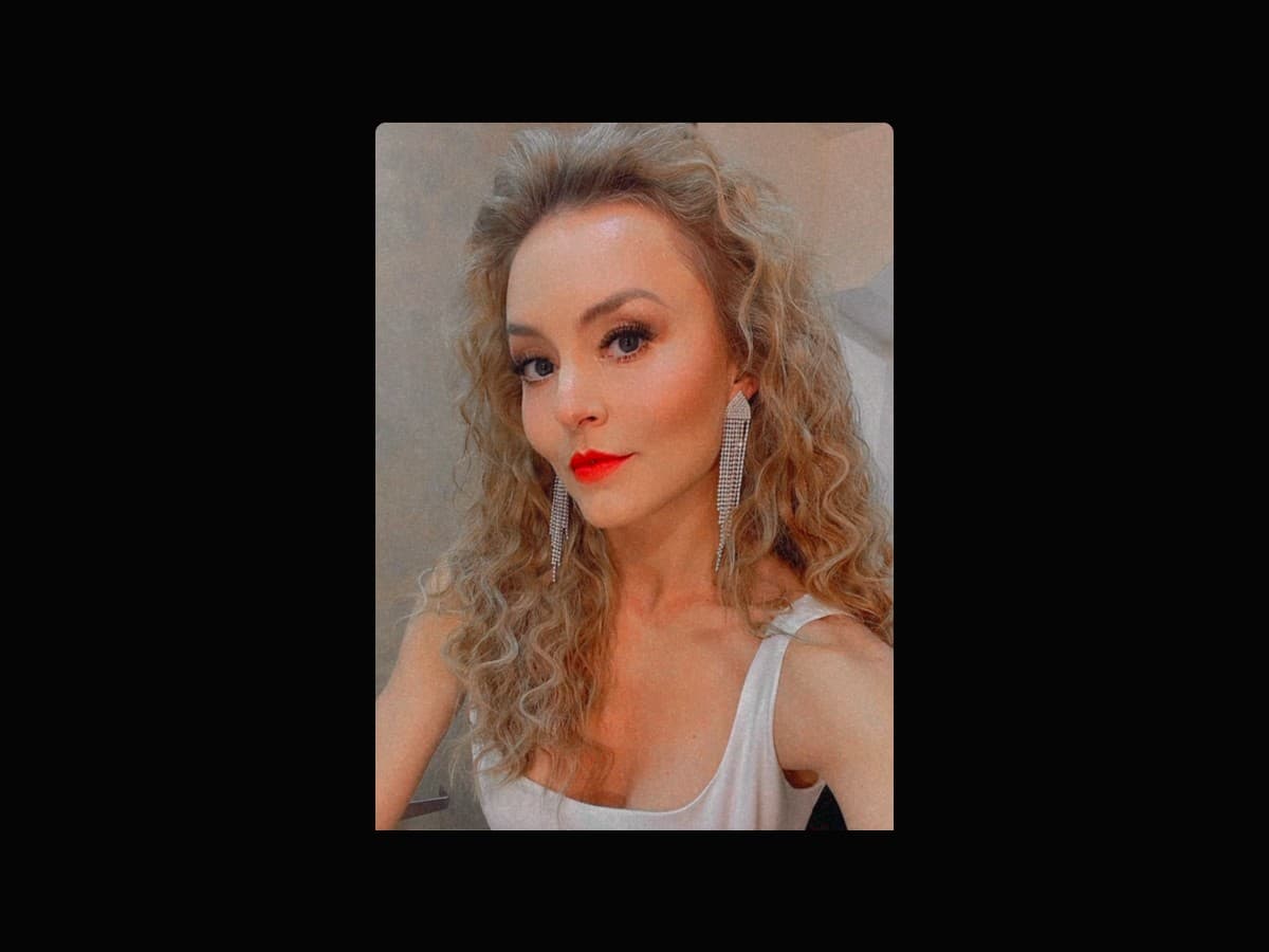 La actriz eligió este look para la presentación de su nueva telenvela 'El amor invencible'.