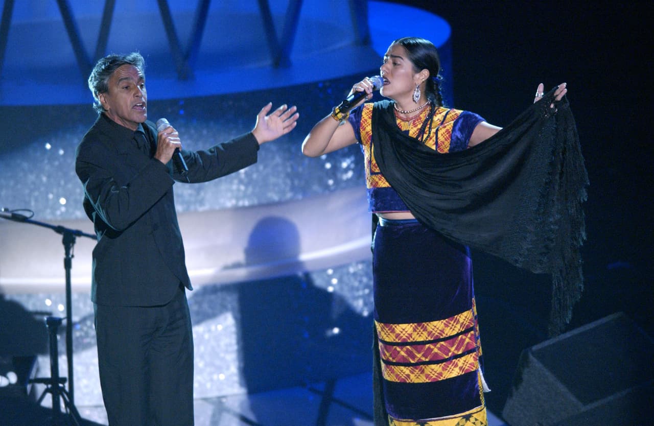 En 2013, Lila Downs interpretó junto al brasileño Caetano Veloso la canción ‘Burn it Blue’ de la película Frida.