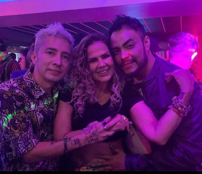 "Privilegio de amar", escribió la vedette junto a una de las imágenes en las que se dejó ver al lado del también actor.