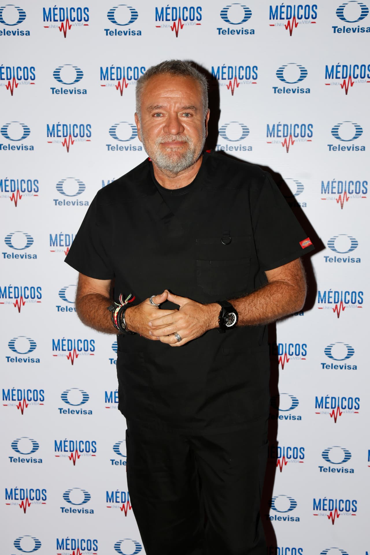 El productor José Alberto Castro, quien confirmó recientemente que habrá tercera parte de "Por amar sin ley", no podía faltar a la celebración del final.