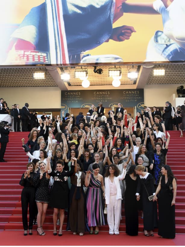 La protesta se realizó antes del estreno de ‘Girls of the Sun’.