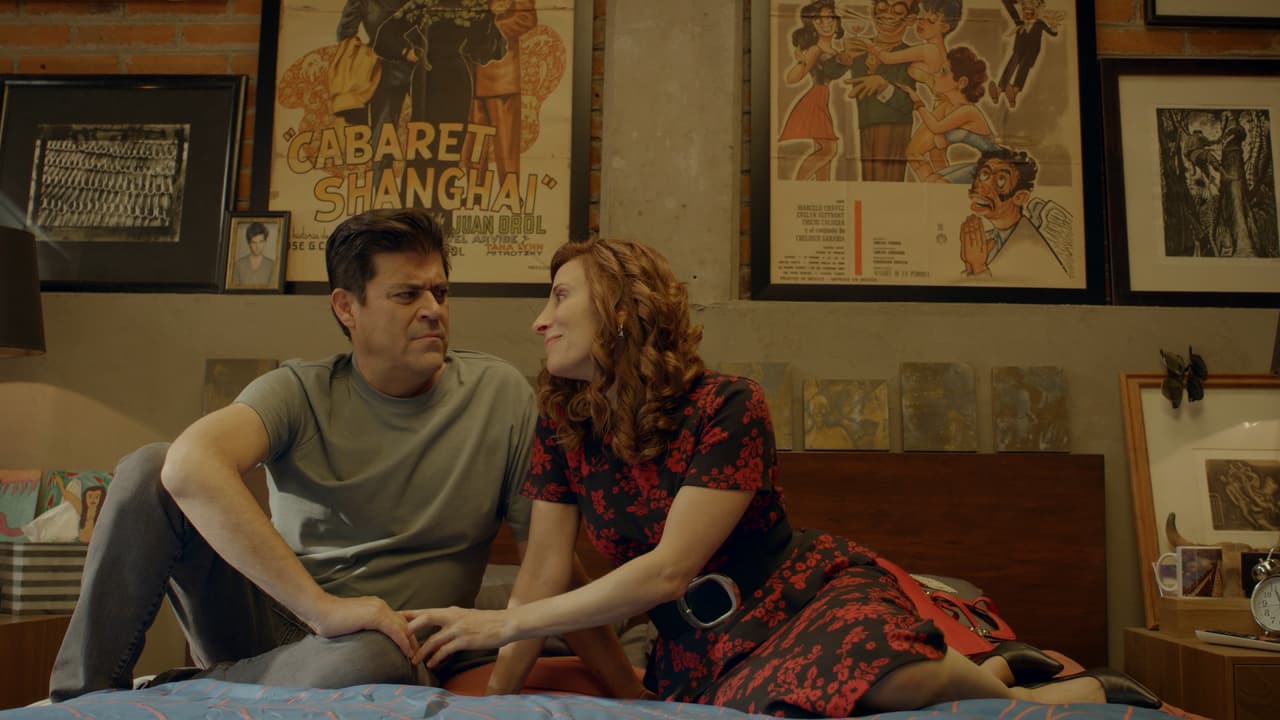 Tras dormir juntos el día de su cumpleaños, 'Rocío' cree que está embarazada de 'Paco' en '40 y 20', éste se imagina su futuro si fuera papá con su ex nuevamente y de trillizos, sin embargo en la sexta temporada, este 2021, descubrimos de todo se trató de una falsa alarma.