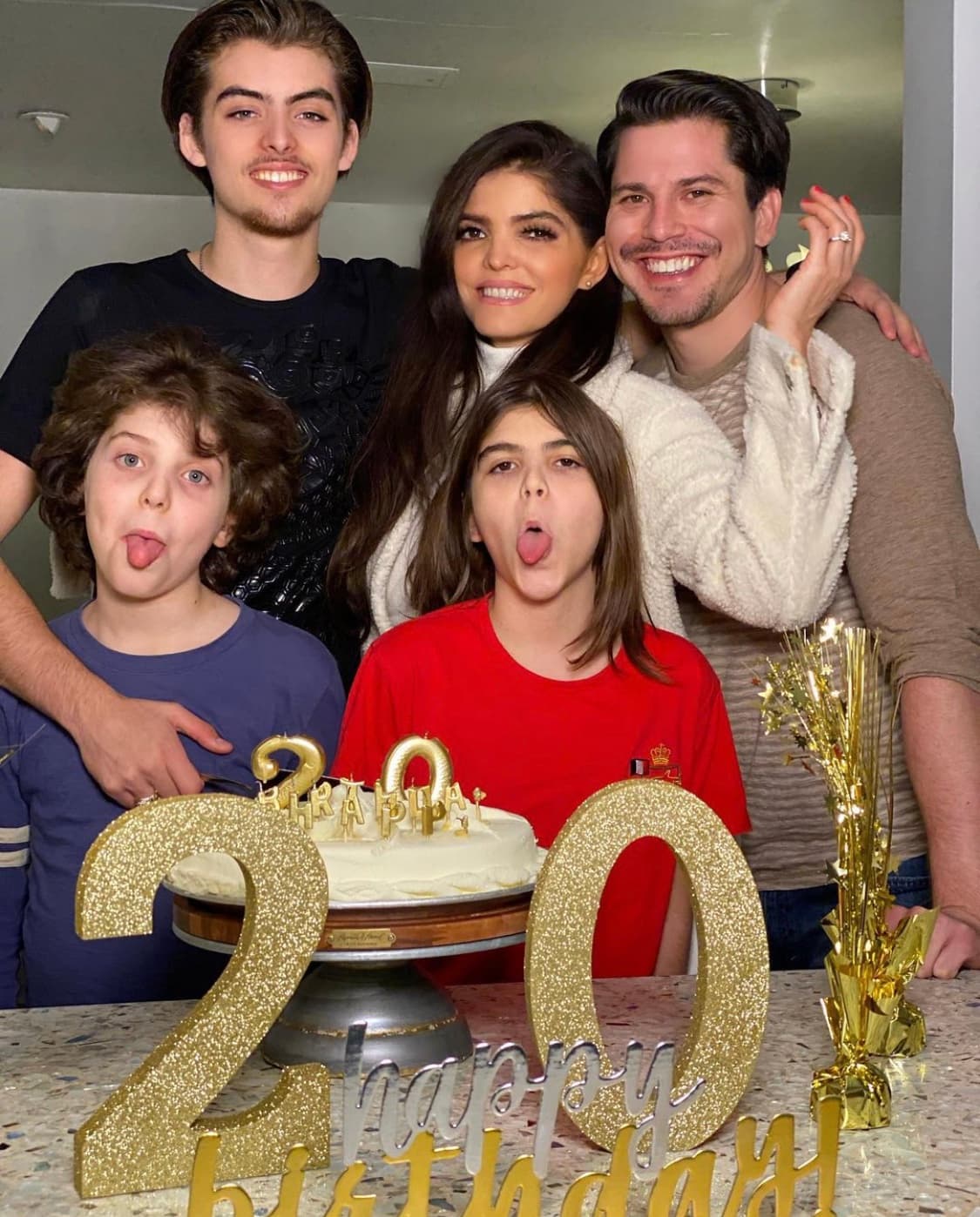 El pasado 4 de noviembre Emiliano cumplió 20 años en medio de una íntima celebración familiar que la también empresaria organizó junto a sus otros hijos y su novio Ángel Muñoz.
