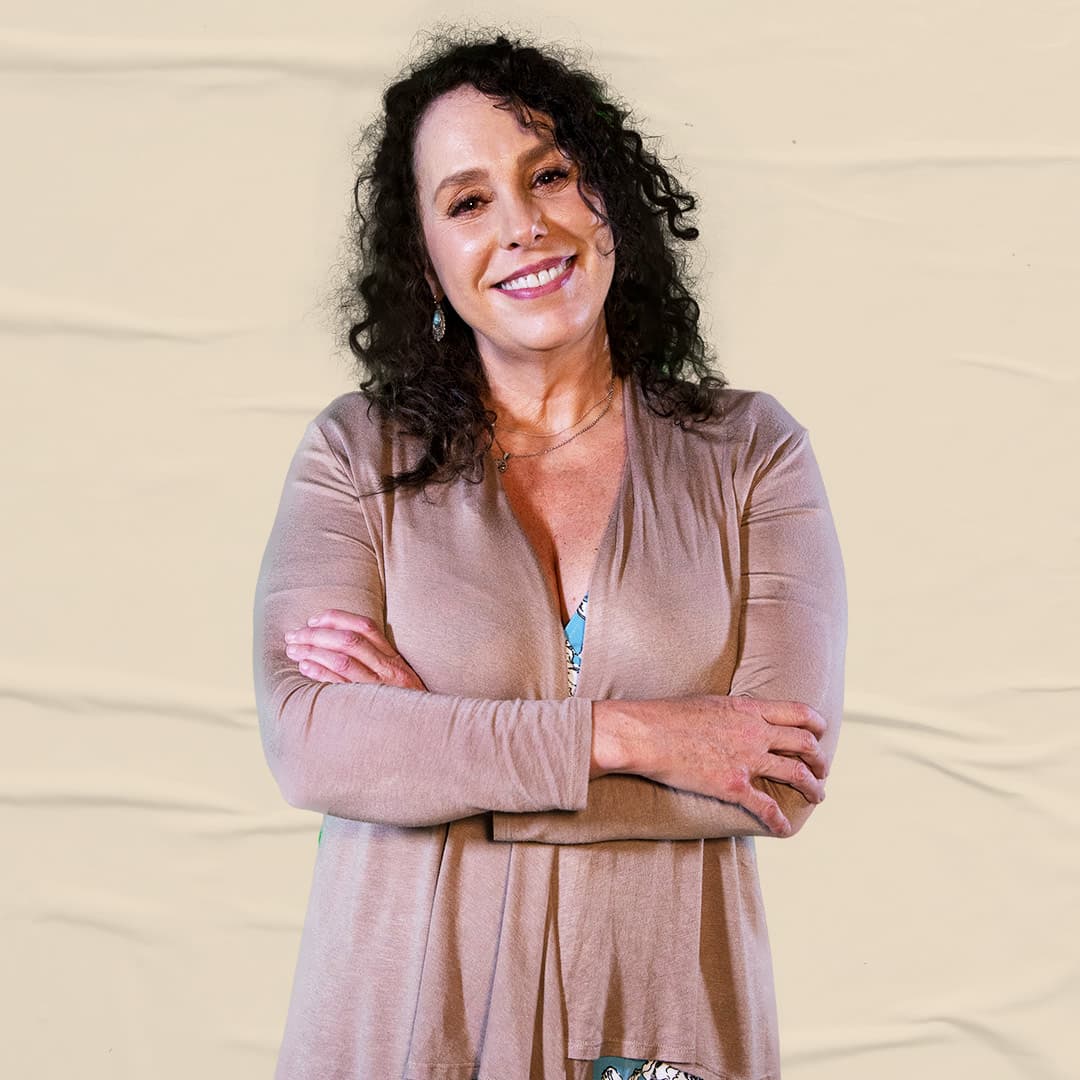 Azela Robinson encarna a 'Luz María Molina', "Luchita", Este personaje es madre de 'Antonio' y 'Renata', y esposa de "El Bacalao". Se desempeña como vendedora de dulces en un mercado.