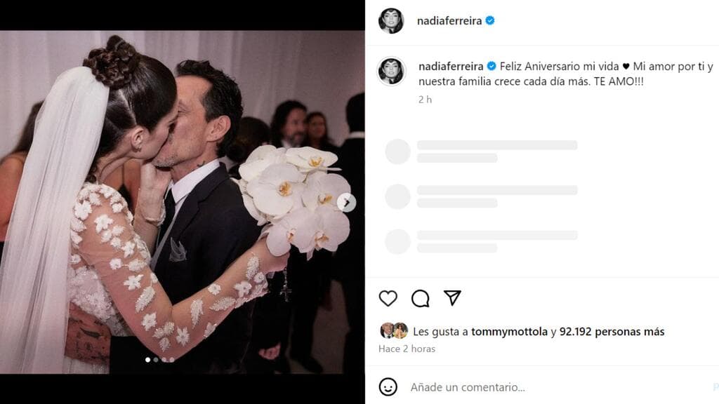 Nadia Ferreira sorprendió con fotos como esta de su boda con Marc Anthony.