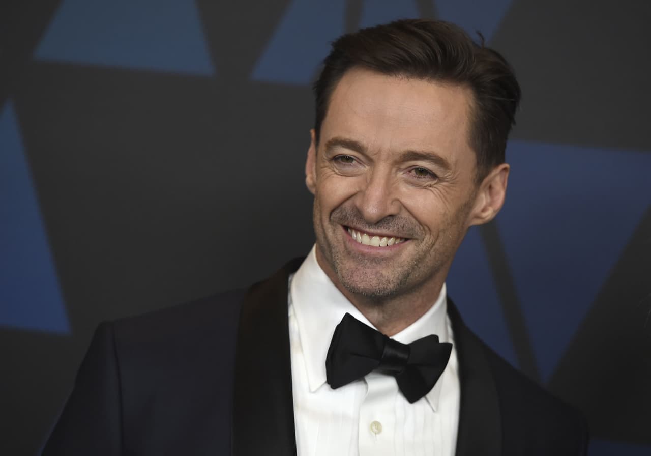 Hugh Jackman ha hablado públicamente de sus luchas contra el cáncer de piel. El australiano ha sido intervenido en seis ocasiones y a través de las redes les recuerda a sus fans la importancia de usar protector solar y de estar al pendiente de cualquier anomalía en la piel.