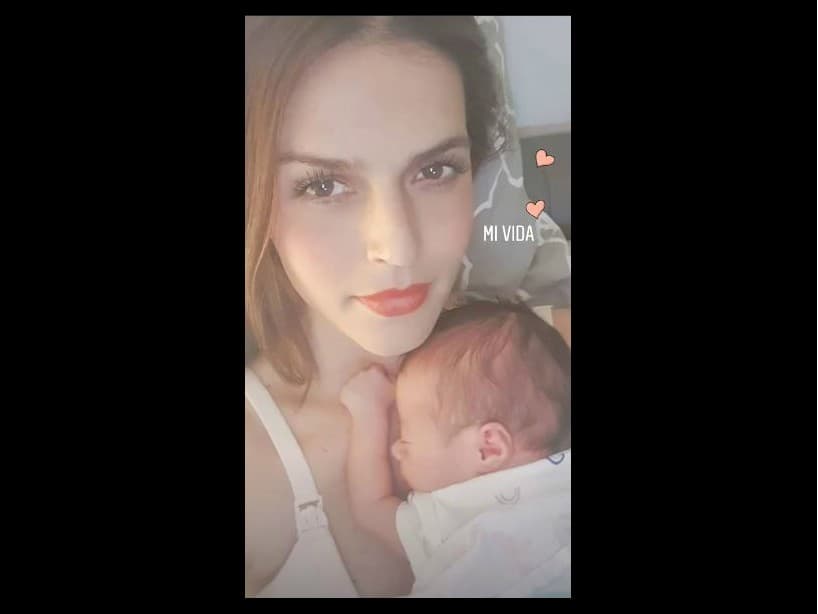Ante esta dificultad, Claudia Álvarez recurrió a una experta, quien le brindó consejos de cómo debía colocar a la bebé para evitar tanto dolor. "Me ayudó mucho. Todavía me duele, pero aguanto ese dolor. Por lo menos ya aguanto”, informó.