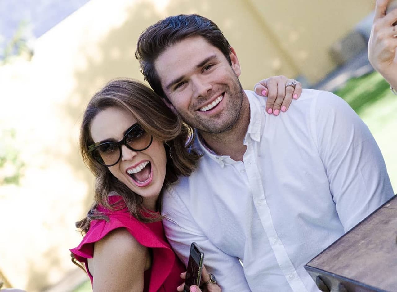 Hermano de Jacqueline Bracamontes da a conocer el sexo de su bebé