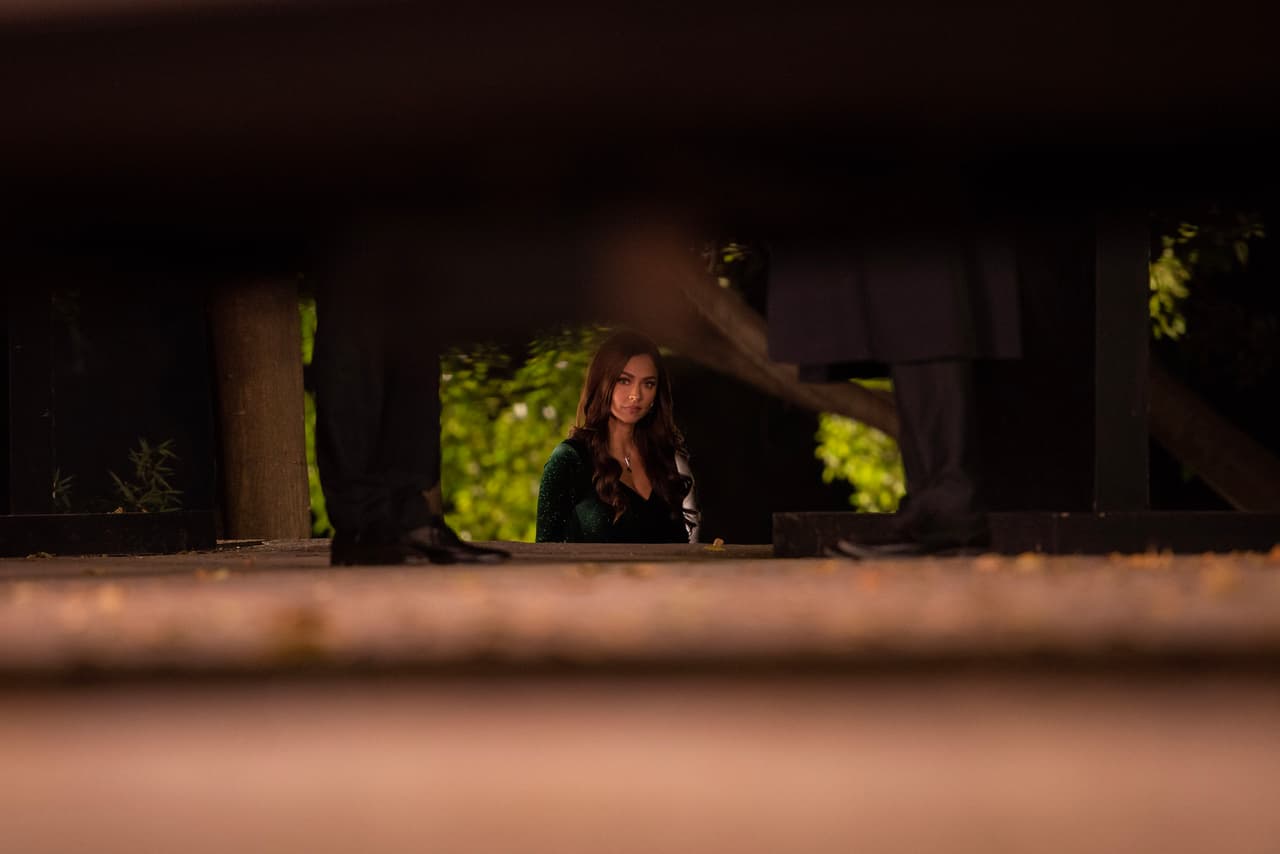 'Mariana' se percata que debajo de la camioneta de 'Don Alberto' hay una luz roja extraña y se los comunica. Si te lo perdiste, aquí te contamos qué pasó en "Los ricos también lloran".