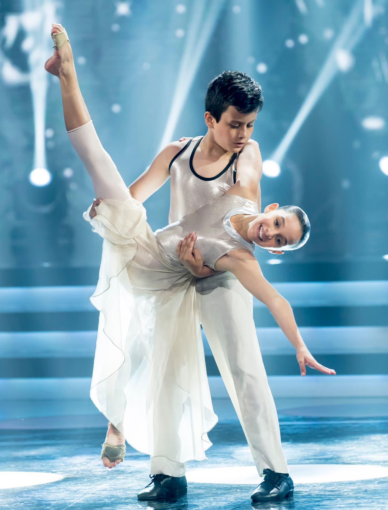 Bailarines: Sara Alejos y Yamil Ibáñez.