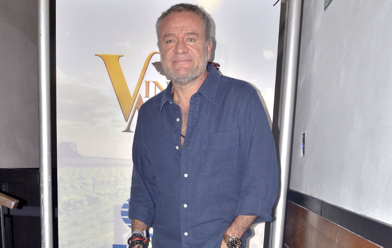 José Alberto "El Güero" Castro prepara telenovela con casos de médicos, tras el éxito de ‘Por amar sin ley’