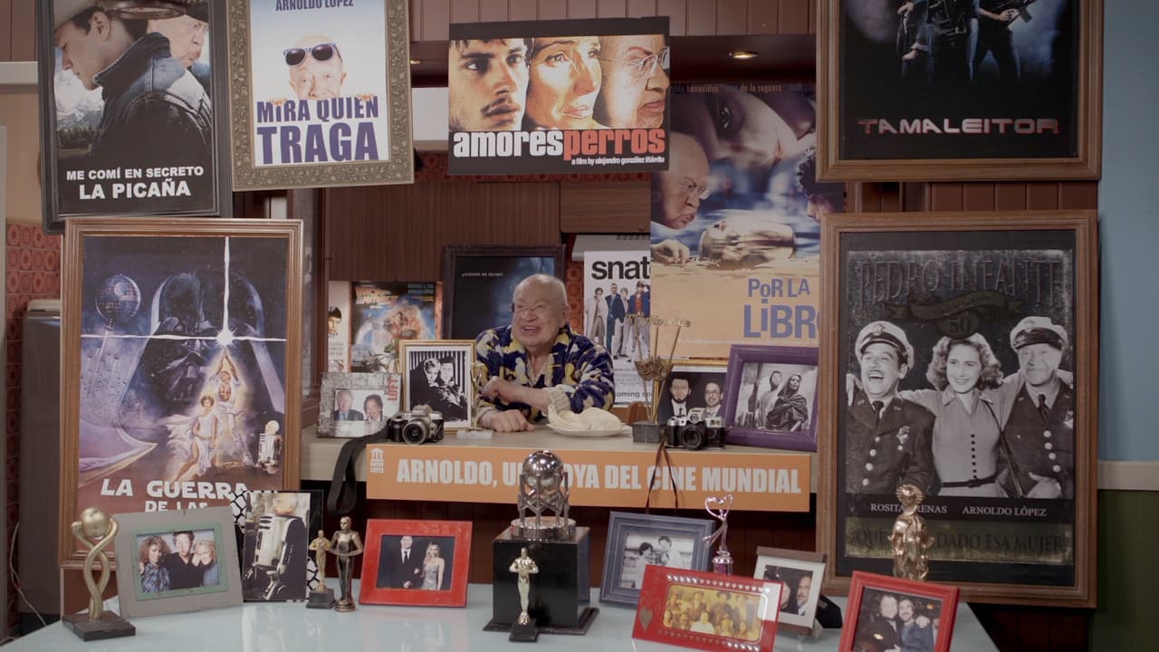 El abuelo puso su propio museo sobre todas las películas en las que ha participado.