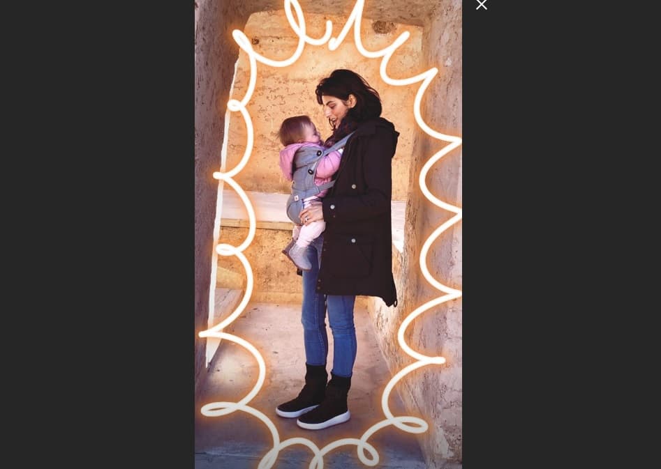 Aislinn Derbez publicó esta tierna foto con Kailani durante su viaje a Marruecos.