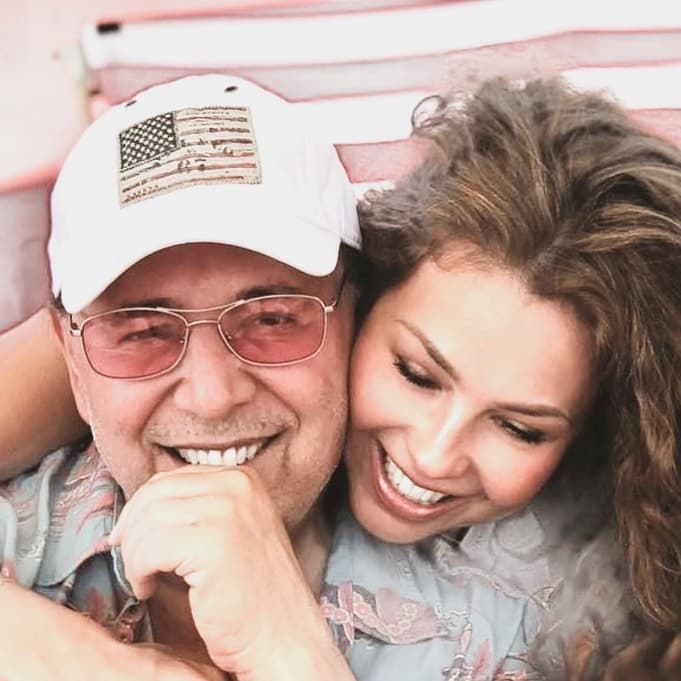 Thalía compartió un emotivo mensaje a su esposo Tommy Mottola: "Saki y Matthew tienen la suerte de contar con su presencia amorosa, generosa, divertida, única, solidaria, comprensiva, empática e INCREÍBLE en sus vidas".