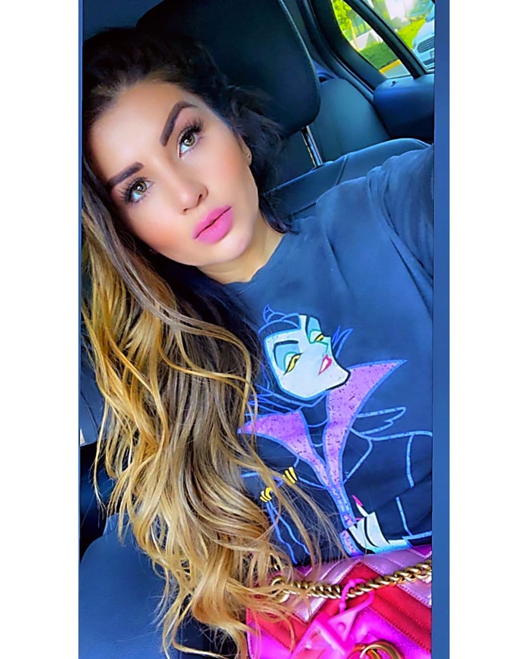 “Ha tenido unos detalles que no puedo decir por televisión. ¿Y sabes qué? Es un hombre excelente, es el que me abre la puerta, muy caballeroso, desde que despierto un mensaje de ‘Te amo, eres mi razón de existir’, me dedica canciones”, expresó.